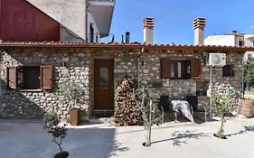 Το πατρικό του Σταύρου.